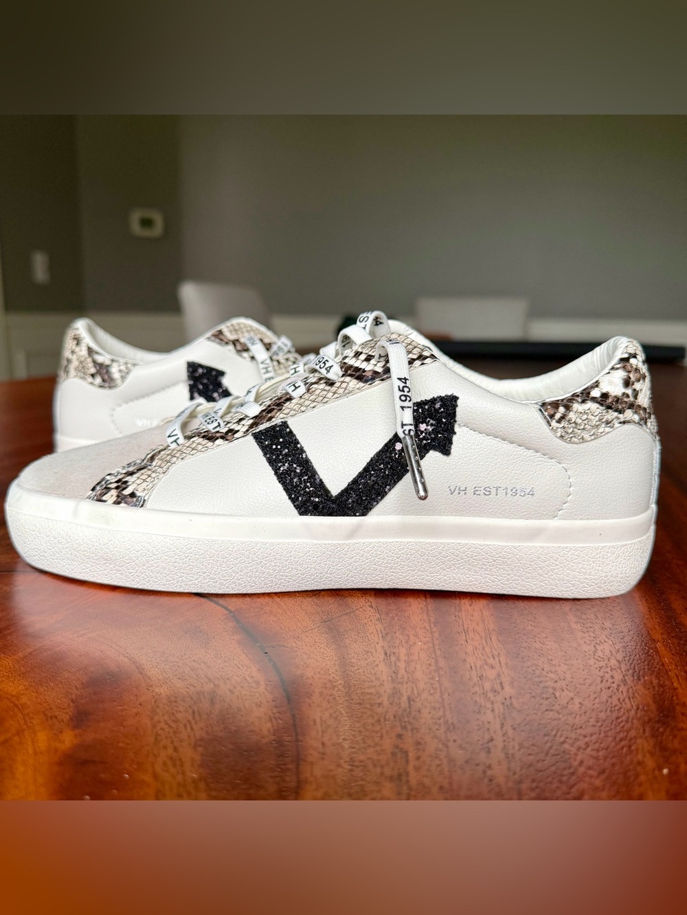 NWOT Women’s Vintage Havana Jordy White Snake Multi Sneaker Size US 9 - Picture 2 of 15